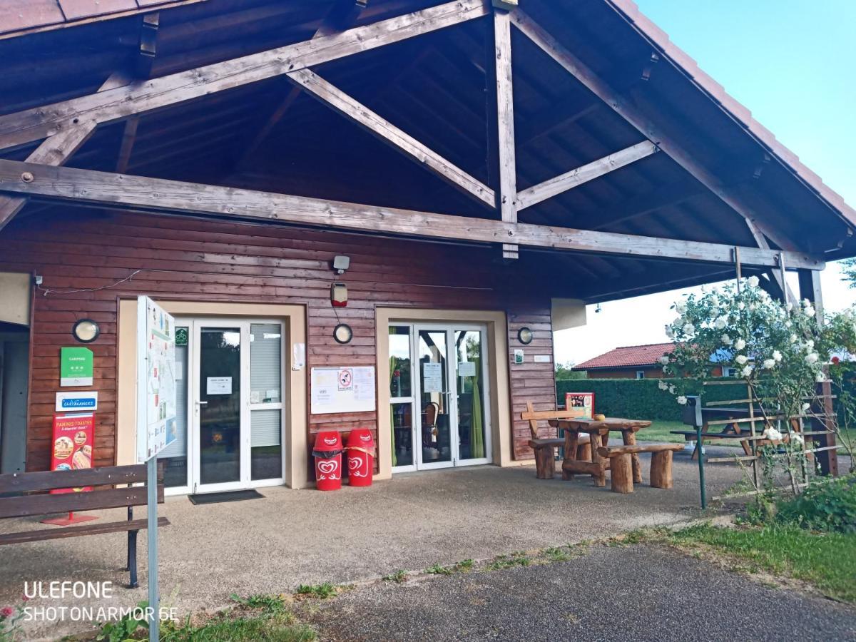 Camping Les Hirondelles Bourg-Sainte-Marie Eksteriør billede