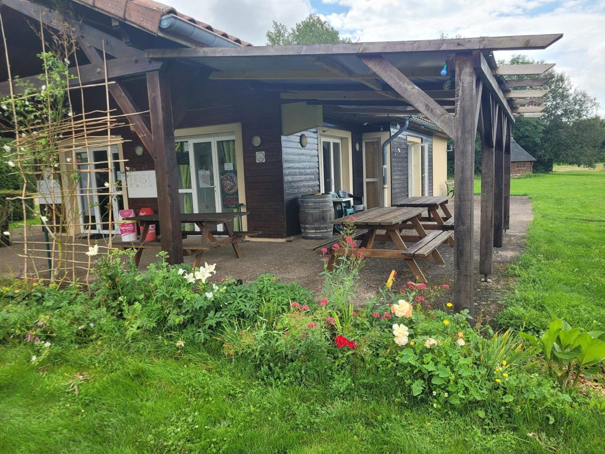 Camping Les Hirondelles Bourg-Sainte-Marie Eksteriør billede
